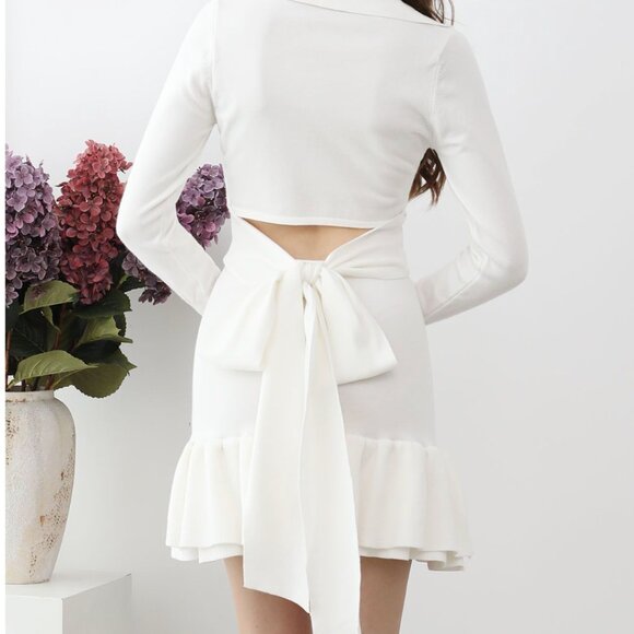 Chicwish - V-Neck Cutout Back Bowknot Tiered Hem Knit Dress in White - XS-S - Picture 3 of 6